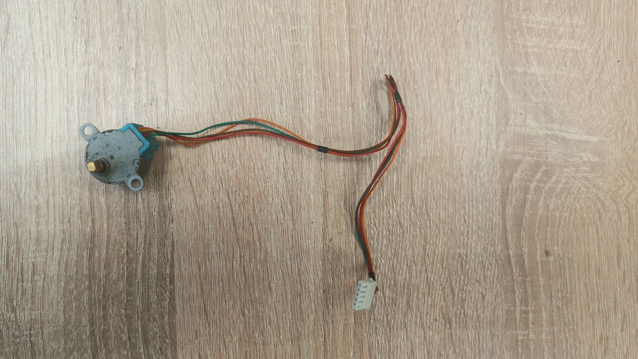 Купить Б/У Шаговый двигатель внутреннего блока кондиционера Mitsushito SMK26MG - цены в Севастополе