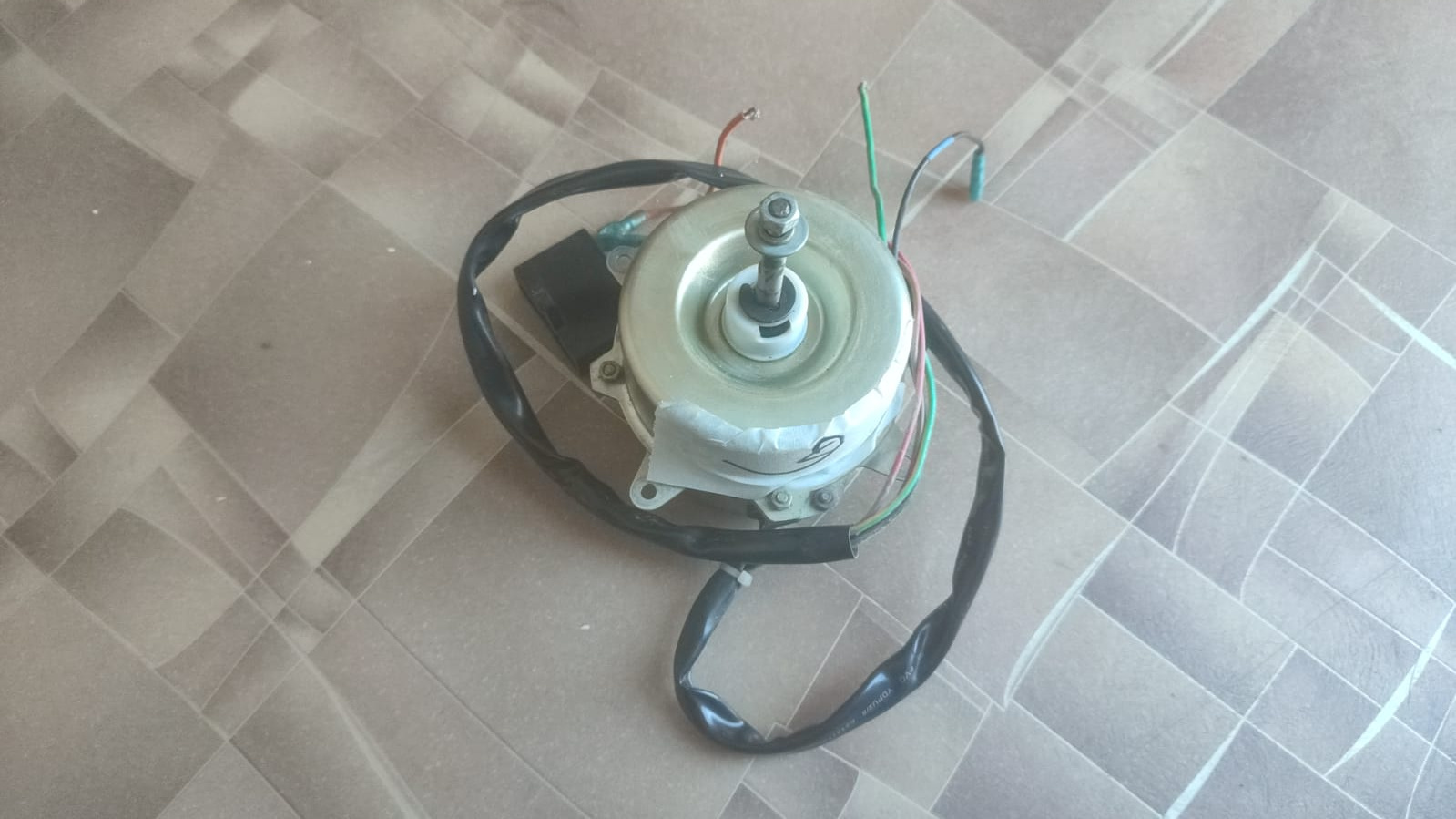 Купить Б/У Мотор наружного блока кондиционера FW48G(YDK48-6) / 208-240V / 50/60Hz / 48W / 0.50A - цены в Севастополе