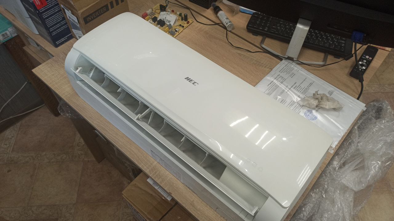 Купить Б/У Внутренний блок кондиционера Haier серии HEC-09HTC103/R2 / On-Off / Пульт в комплекте - цены в Севастополе