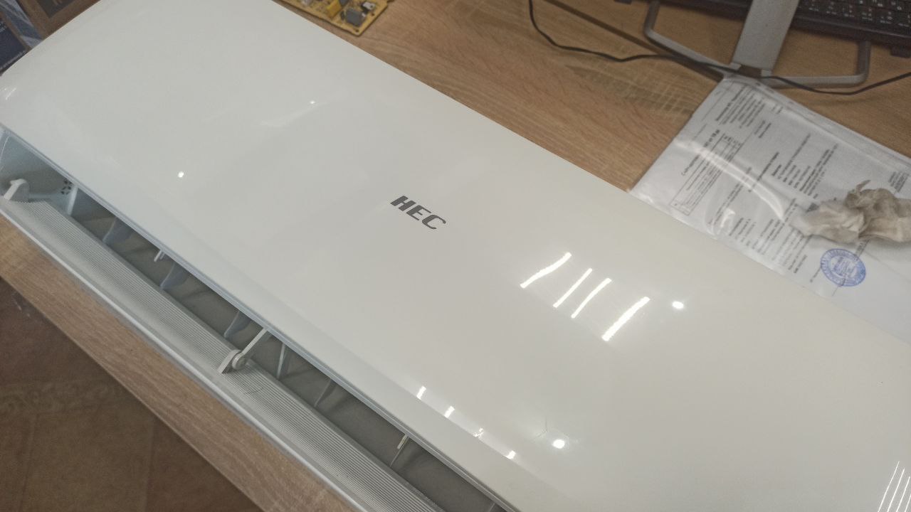 Купить Б/У Внутренний блок кондиционера Haier серии HEC-09HTC103/R2 / On-Off / Пульт в комплекте - цены в Севастополе
