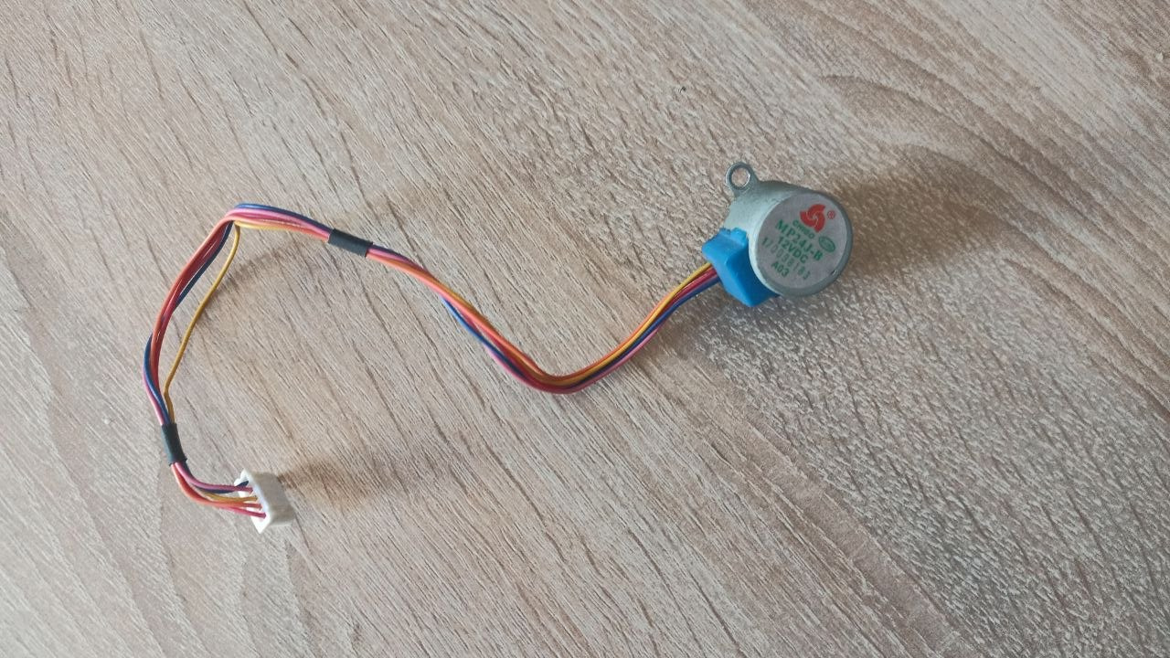 Купить Б/У Шаговый двигатель внутреннего блока кондиционера NeoClima NS12AHI / MP24J-B, 12VDC, 170058183 - цены в Севастополе